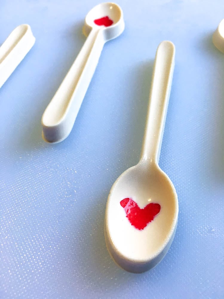 How to Make White Chocolate Spoons for Valentine's Day