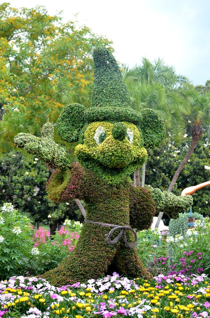 mickey-topiary