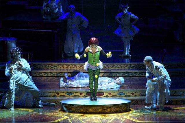 Zarkana_Juggling