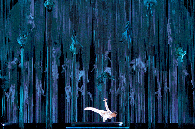 zarkana-handbalancing