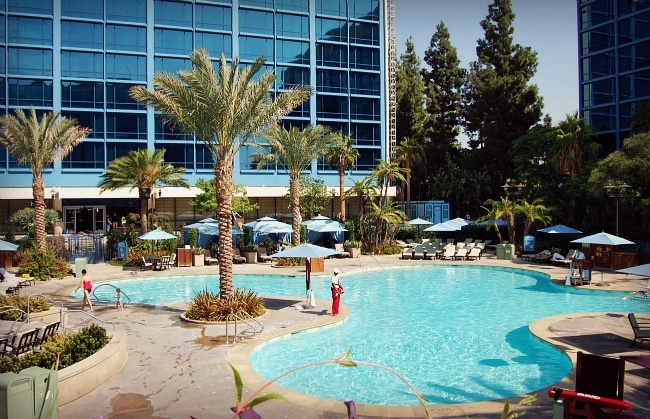 disneyland hotel pool