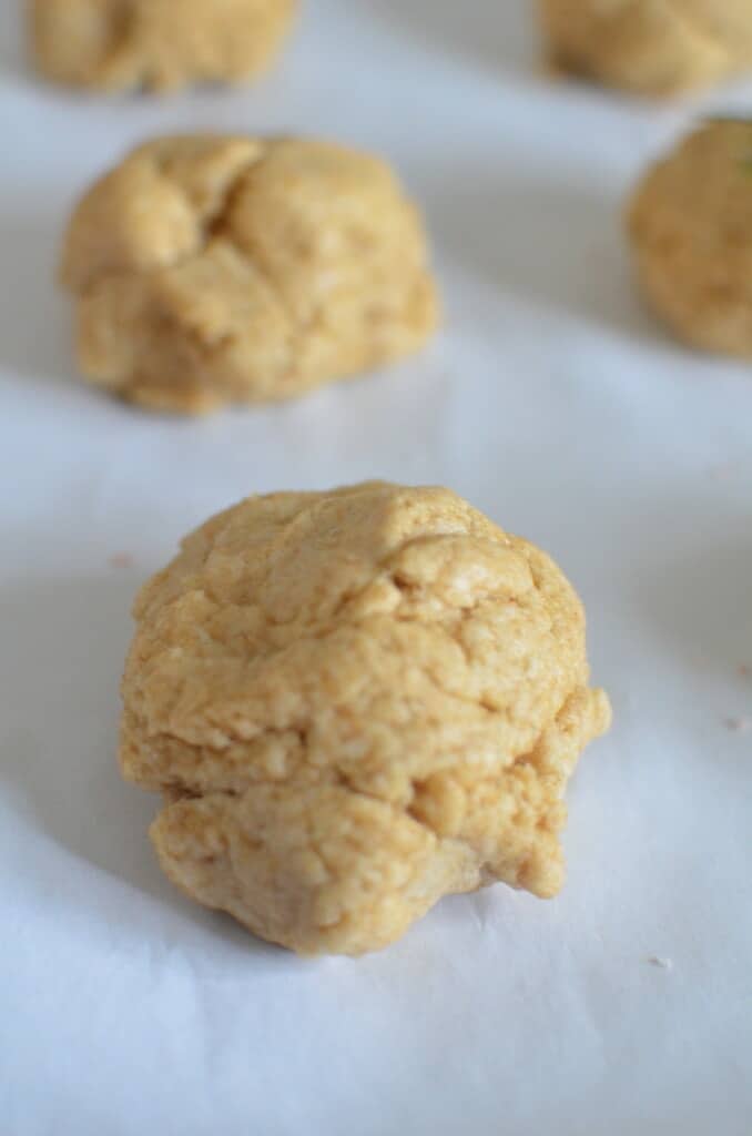 Palline di pasta per biscotti all'olio d'oliva