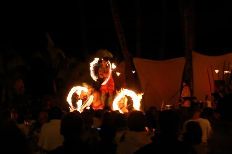 fire-dancing-luau-maui