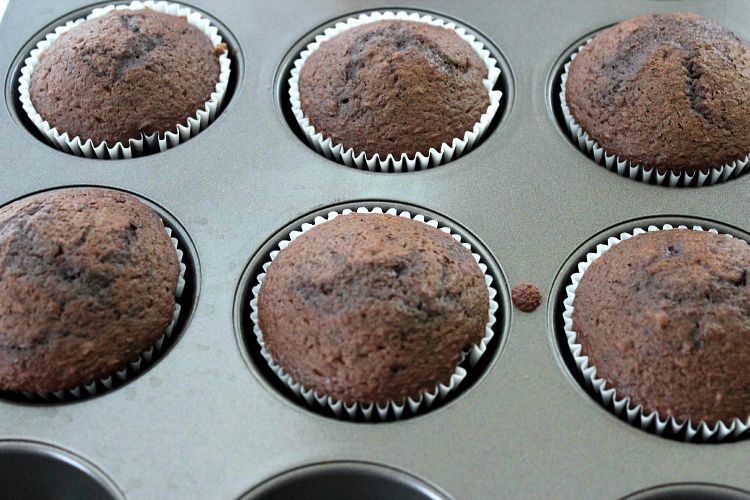 halloween ghost chocolate cupcakes