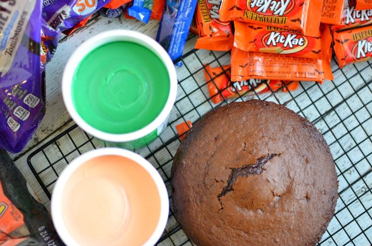 Kit Kat Halloween Cake