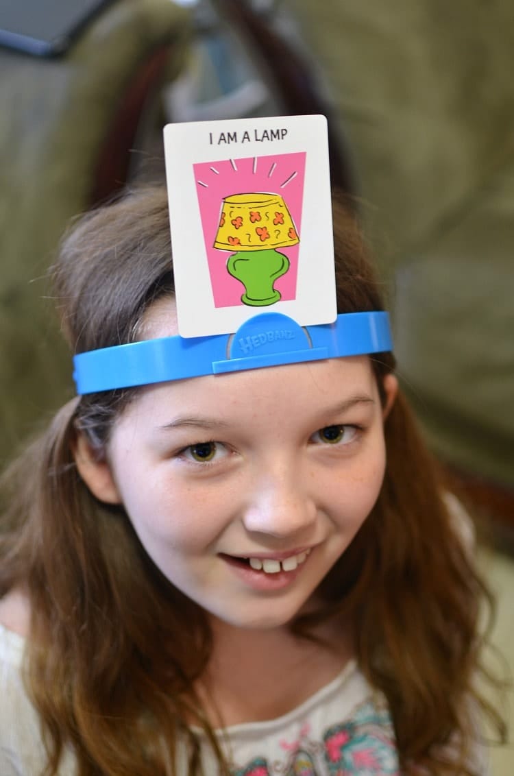 hedbanz family game night