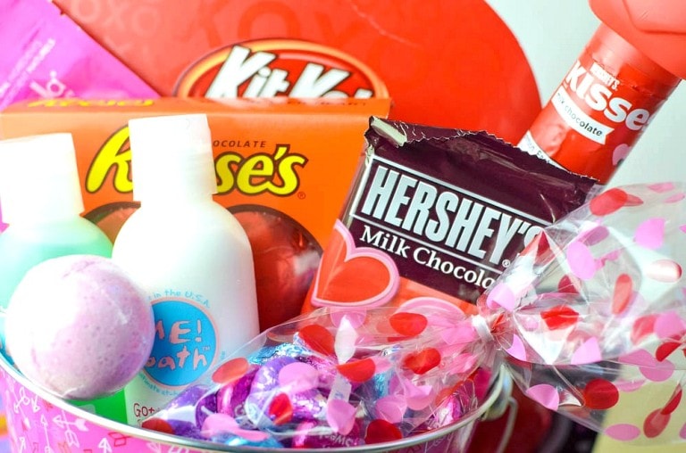 MAMA Jots: Valentine's Day Gift Basket || Girls