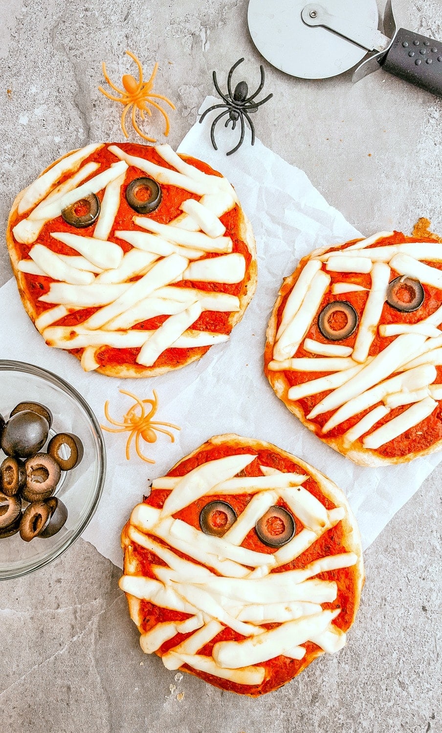 mini mummy pizzas recipe