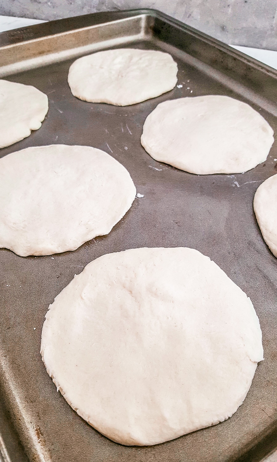 biscuit crust for mummy pizza