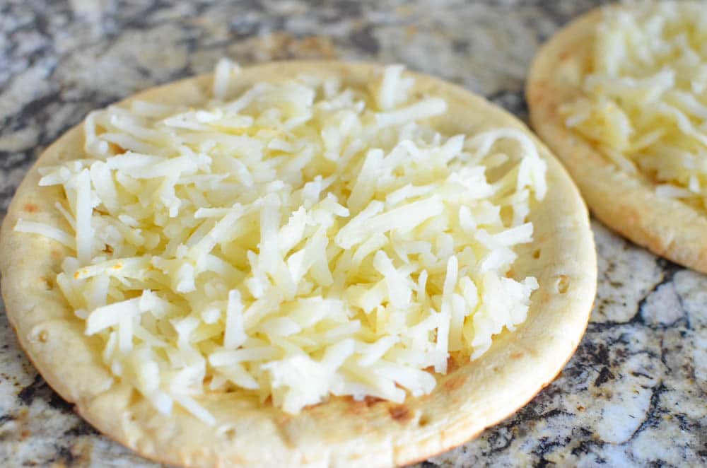 breakfast pizza with hash browns