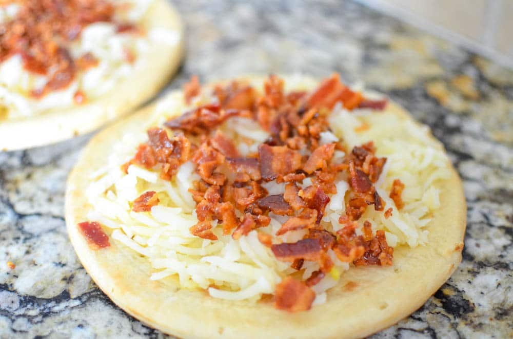 breakfast pizza with bacon