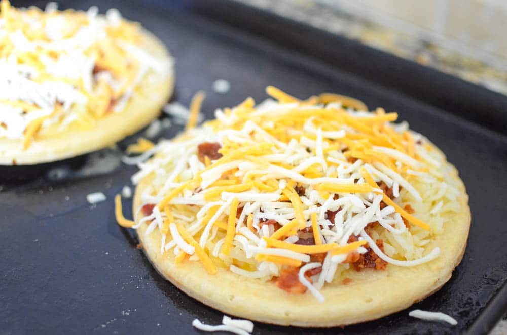 bacon cheese breakfast pizza