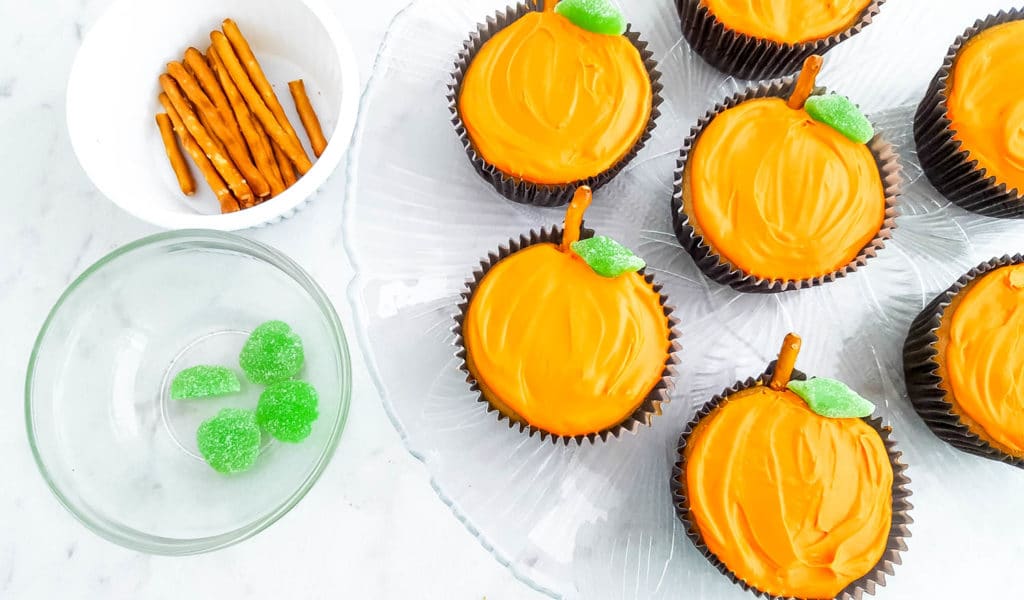 Easy Jack O Lantern Cupcakes for Halloween 