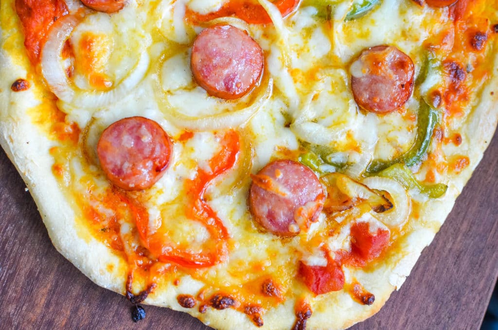 baked bratwurst pizza recipe