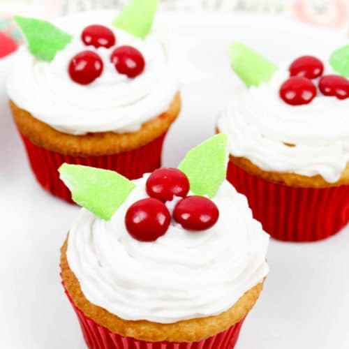 Easy Christmas Cupcakes - Mistletoe Cupcakes