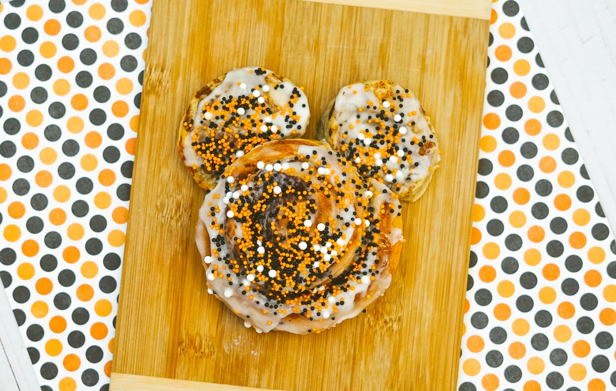 Mickey Cinnamon Rolls | Mommy Musings