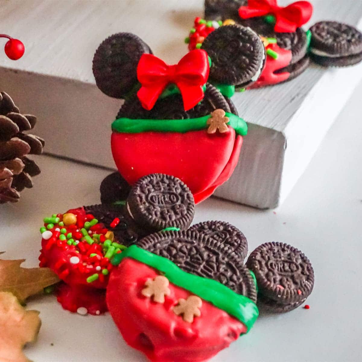dipped oreo cookies for mickey mouse christmas cookies