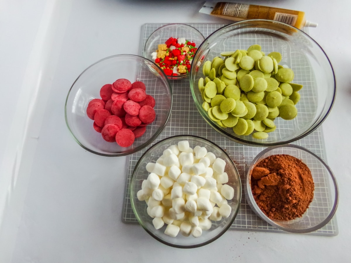 supplies to make Christmas Hot cocoa bombs