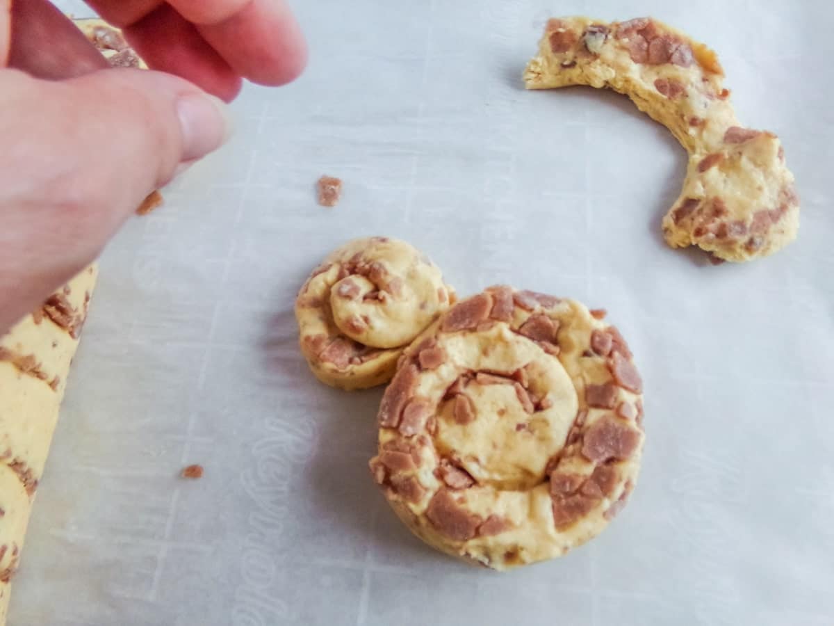 how to shape ears for mickey cinnamon rolls 