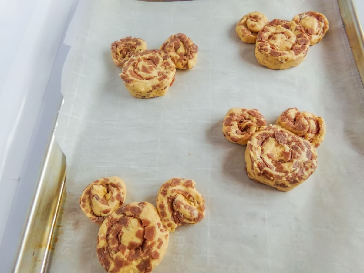 baked mickey cinnamon rolls 