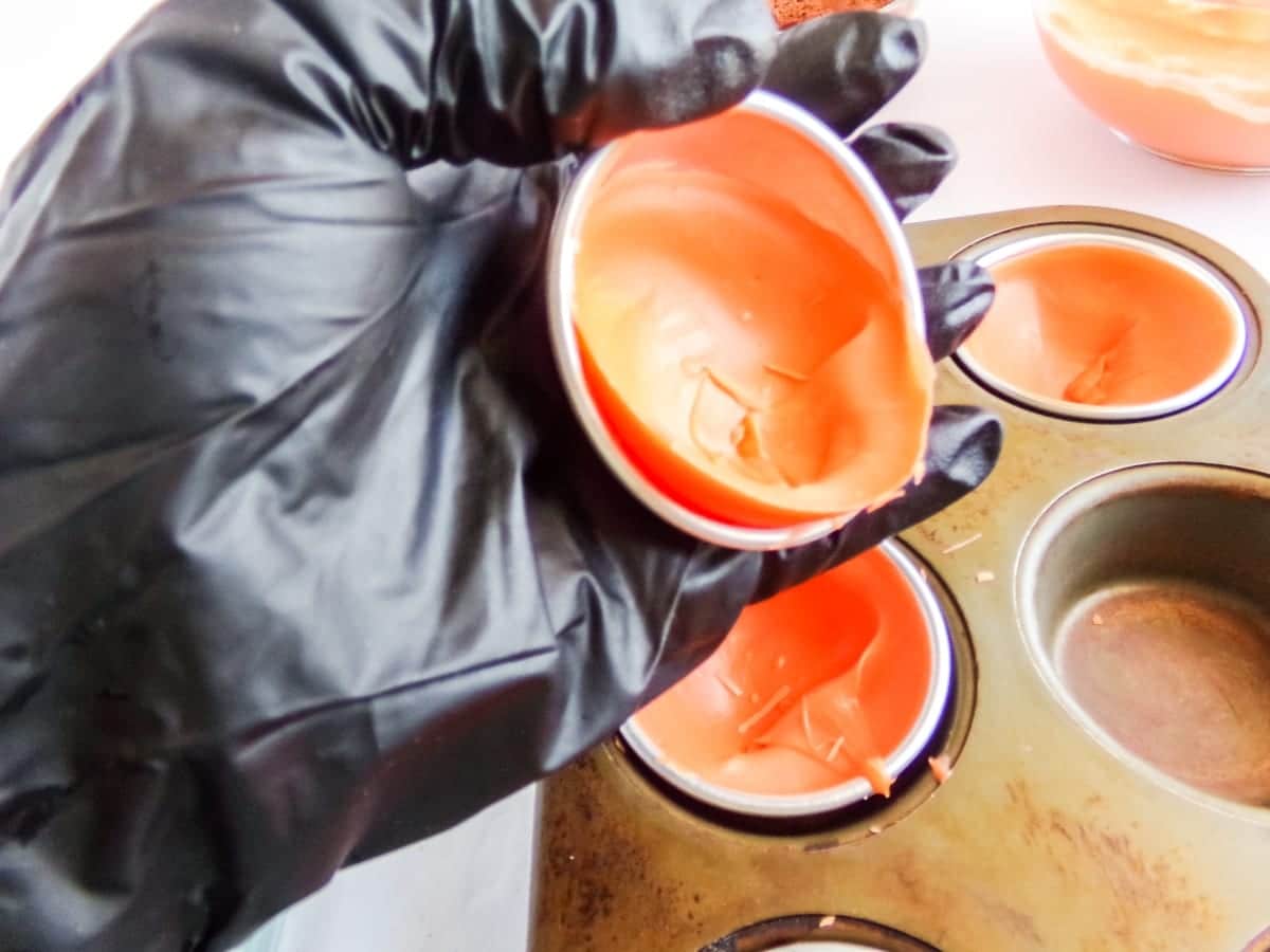 how to pop pumpkin spice hot cocoa bombs out of molds