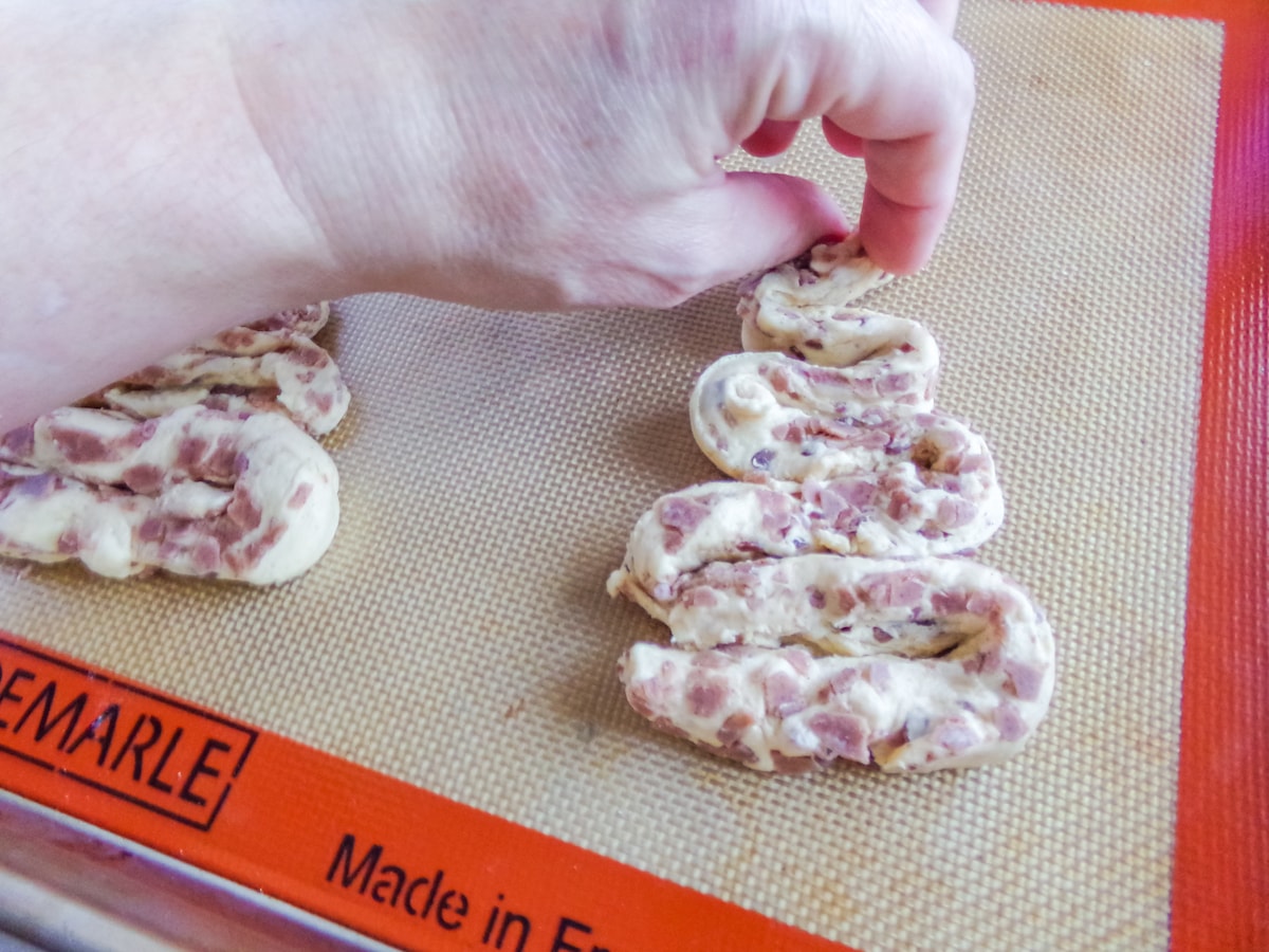 twisting cinnamon roll to make a christmas tree shaped cinnamon roll