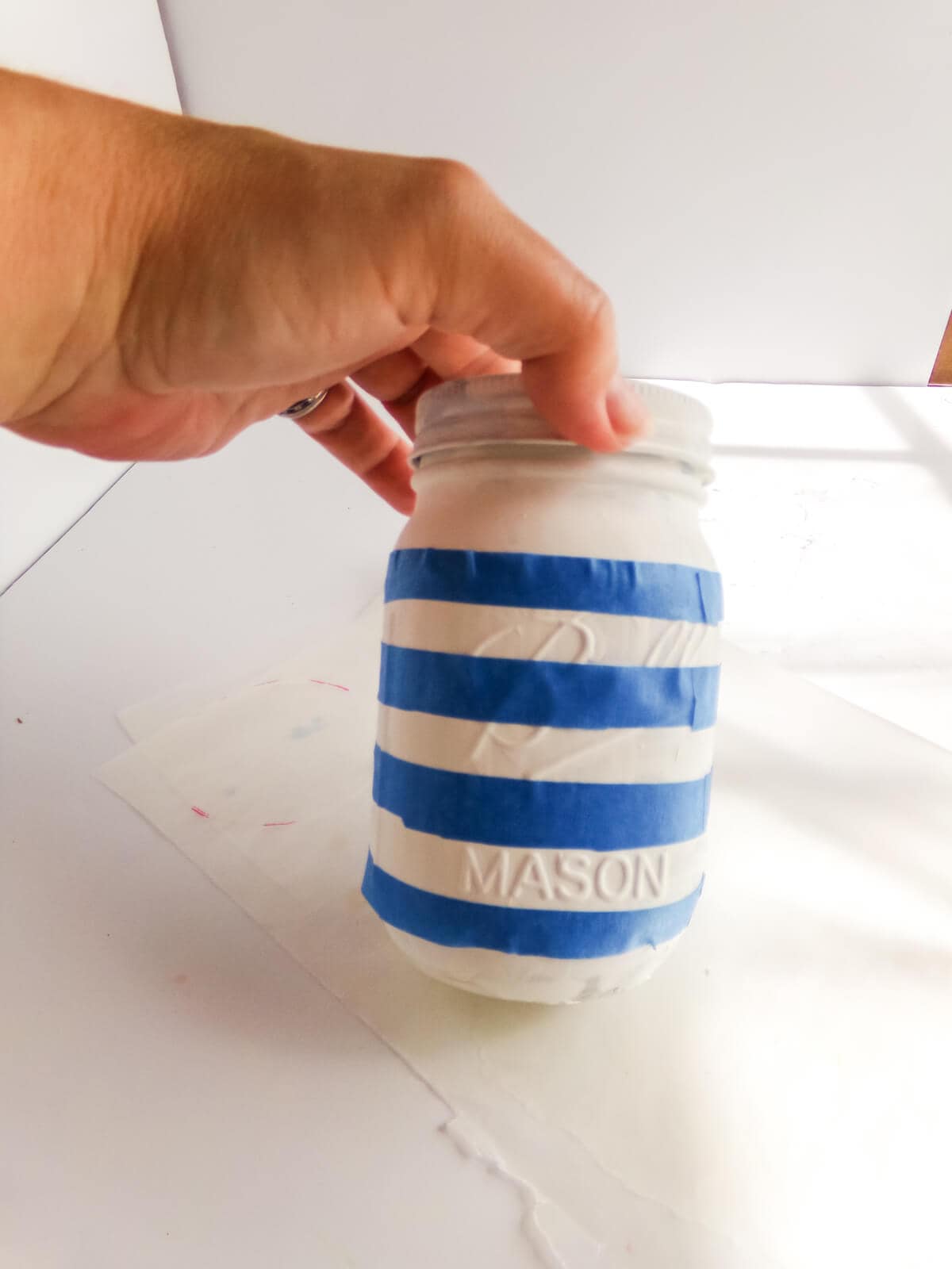 how to paint a mason jar to look like paper