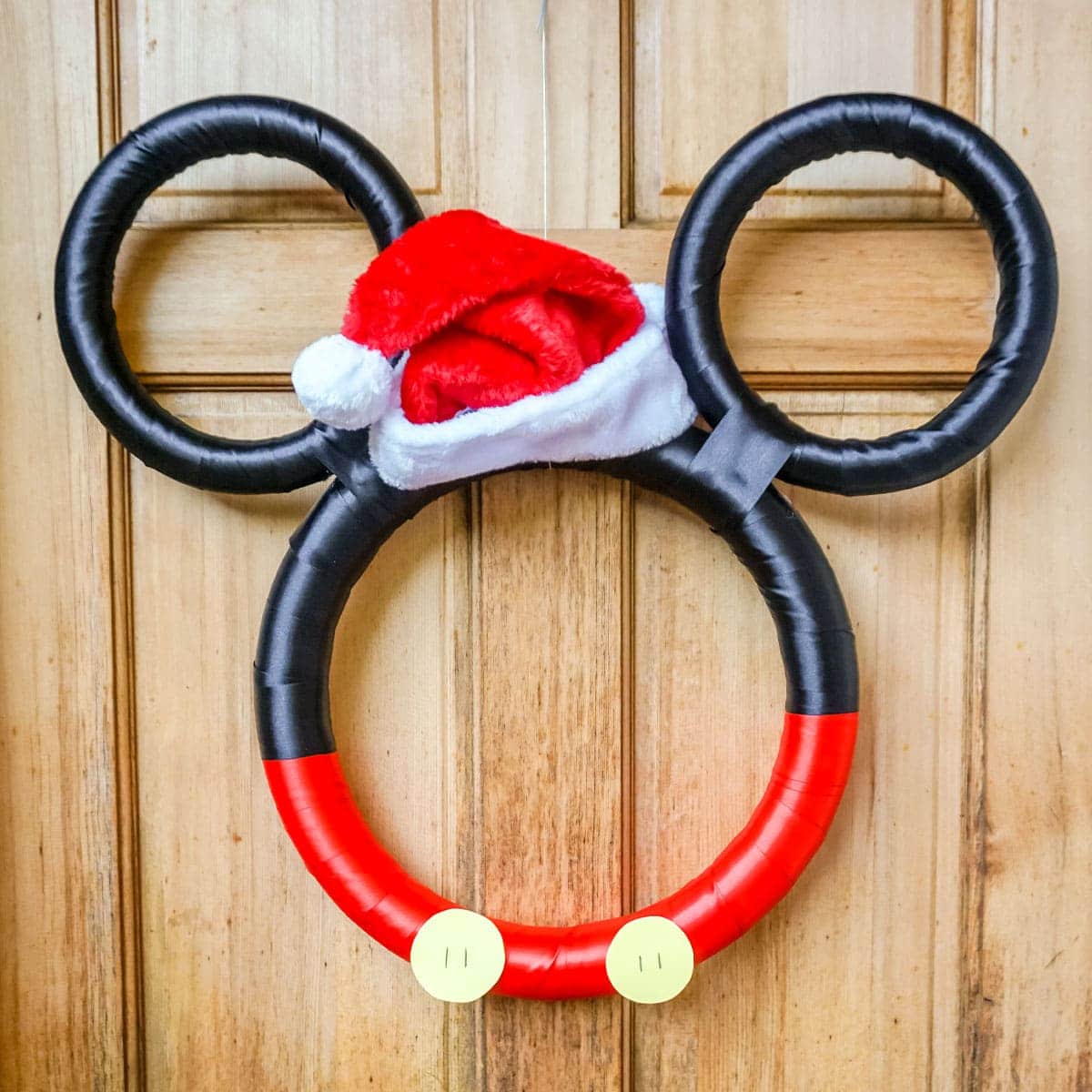 mickey holiday wreath