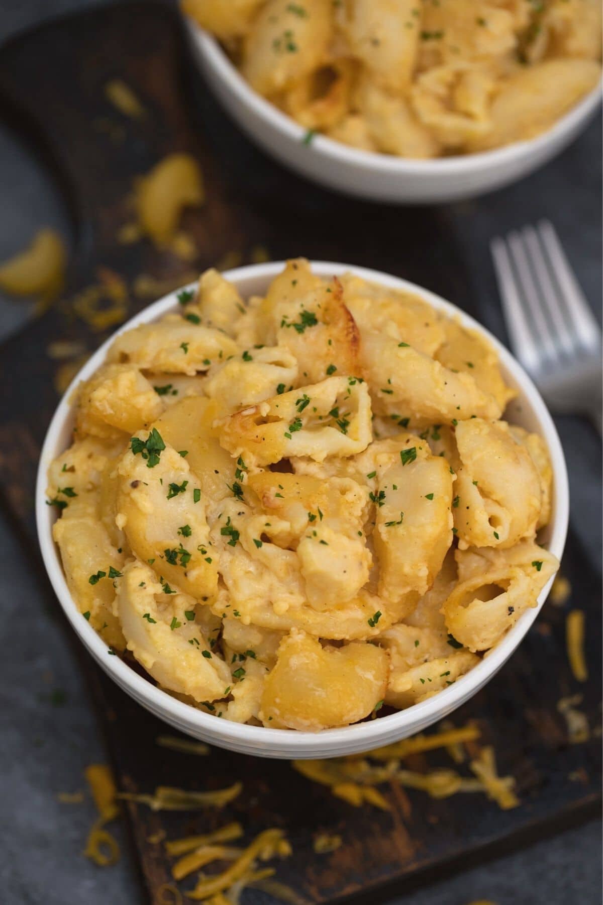 baked macaroni and cheese in bowl