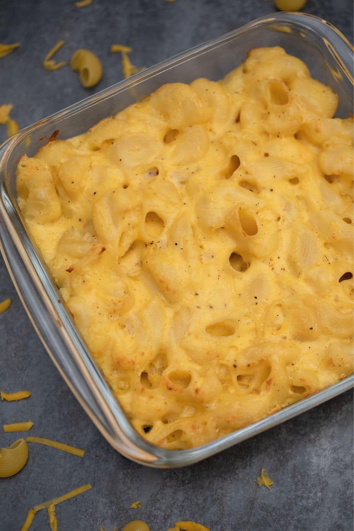 baked macaroni in cheese in pan