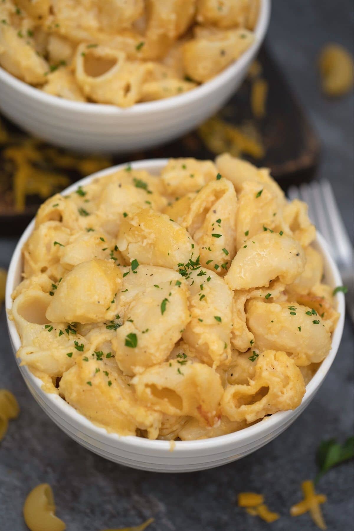 baked macaroni and cheese in white bowl