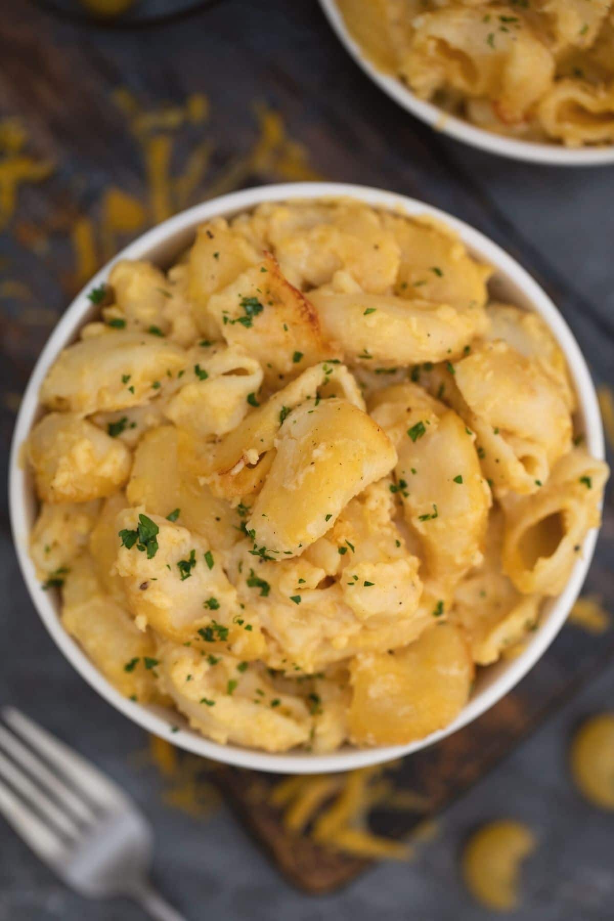 mac and cheese in white bowl on gray table