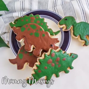 dinosaur cookies for a dinosaur party