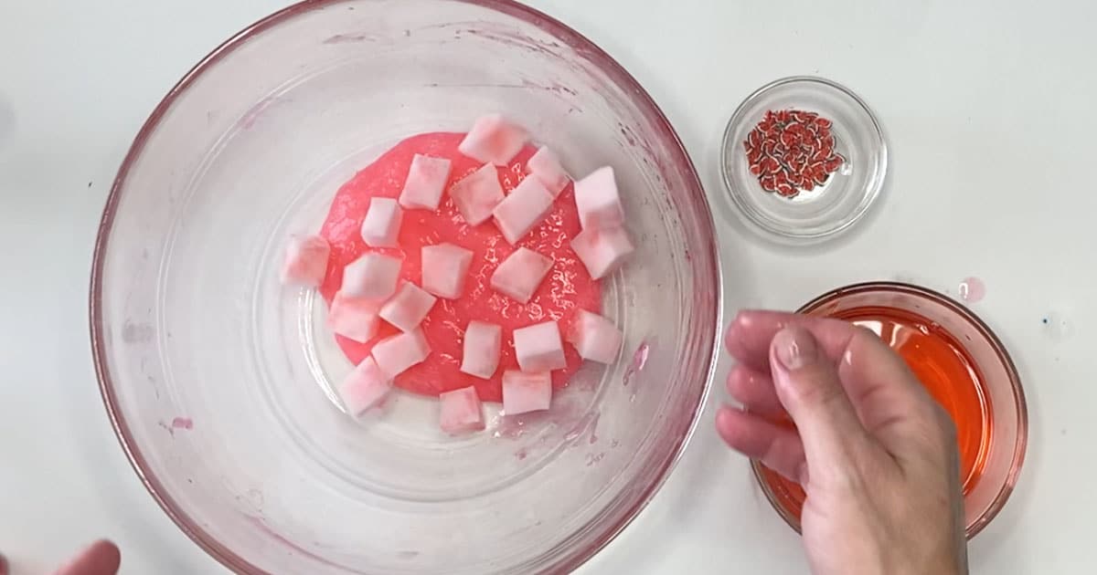 adding jelly cubes to make watermelon jelly cube slime